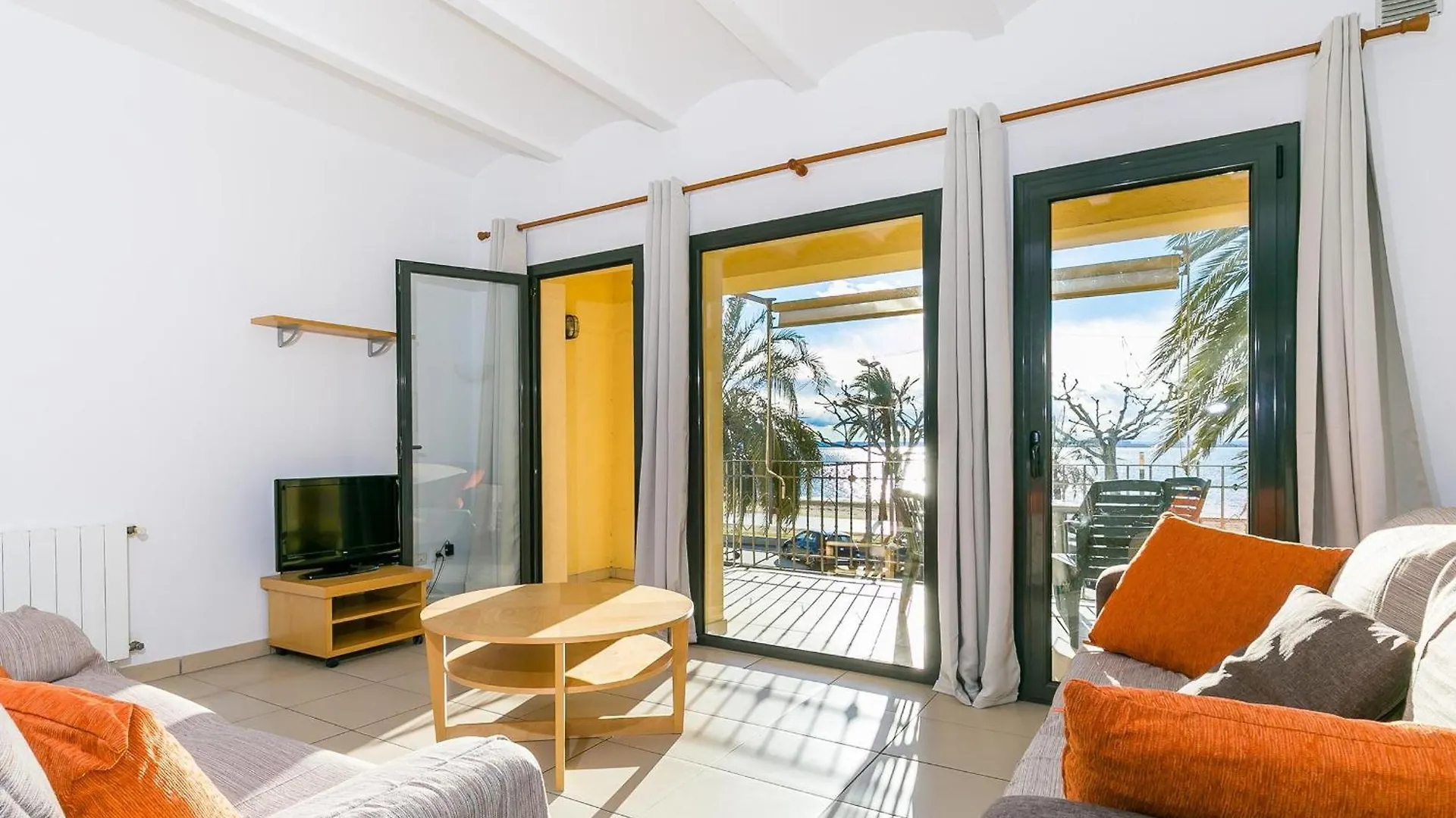 公寓 Pi I Sunyer 1-B - Apartamento Amplio Y Luminoso En El Centro De Roses, Delante Del Mar, Con Vistas Al Mar. - Es-228-121